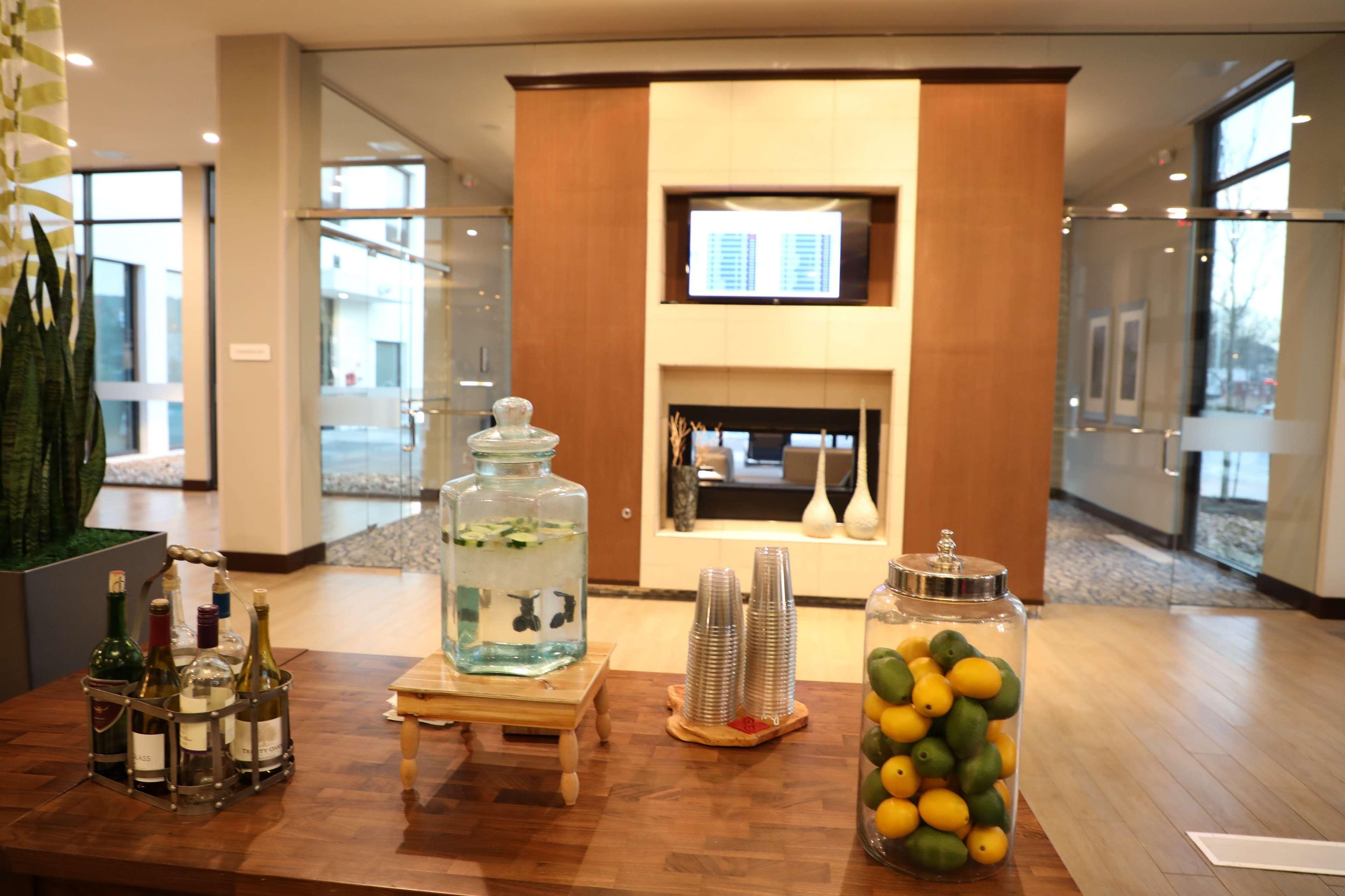 Hilton Garden Inn Austin Airport Екстериор снимка